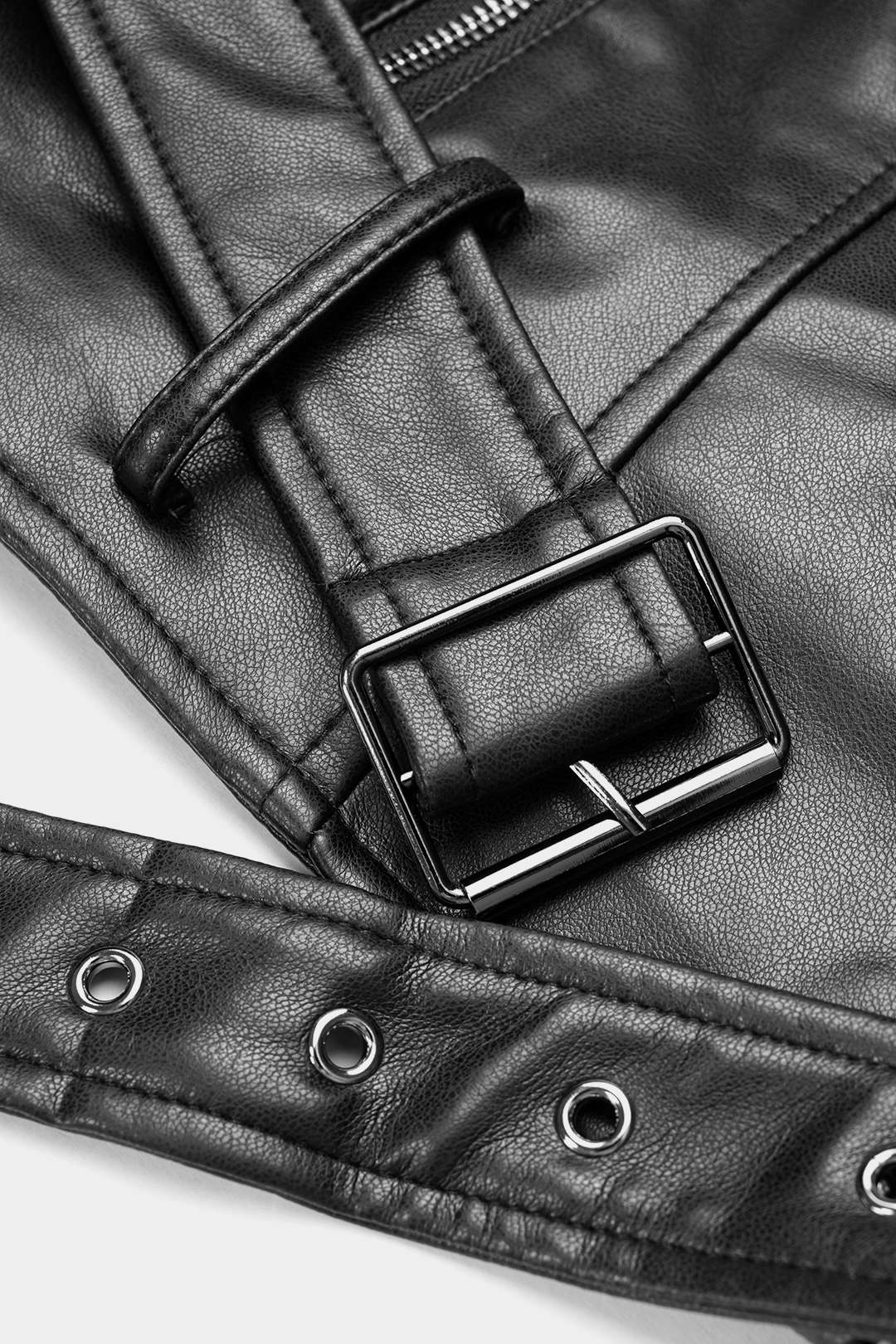Leren-look jasje met studs, riem en rits