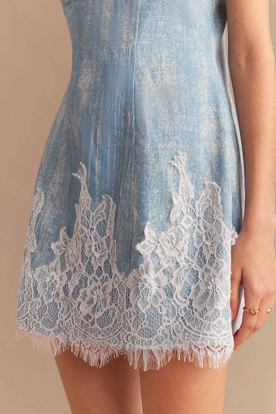 Denim patchwork minijurk met kanten rand en rits