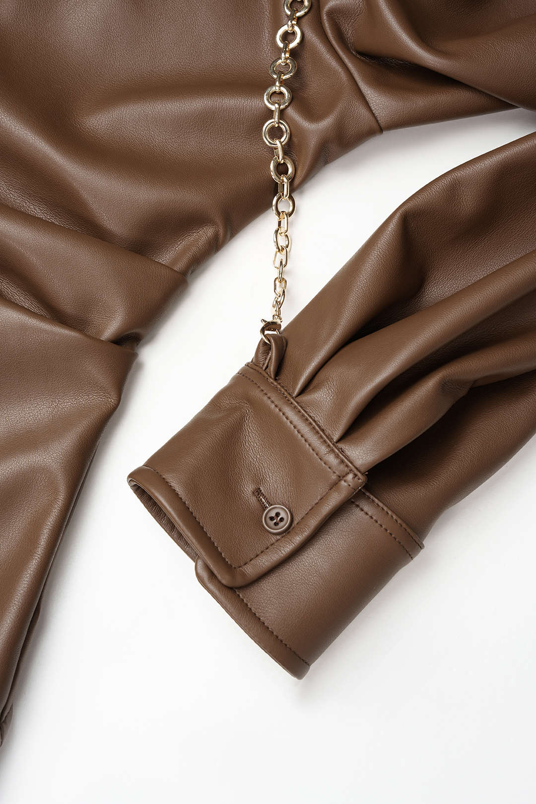 Leren-look metallic blouse met kettingdetail en lange mouwen