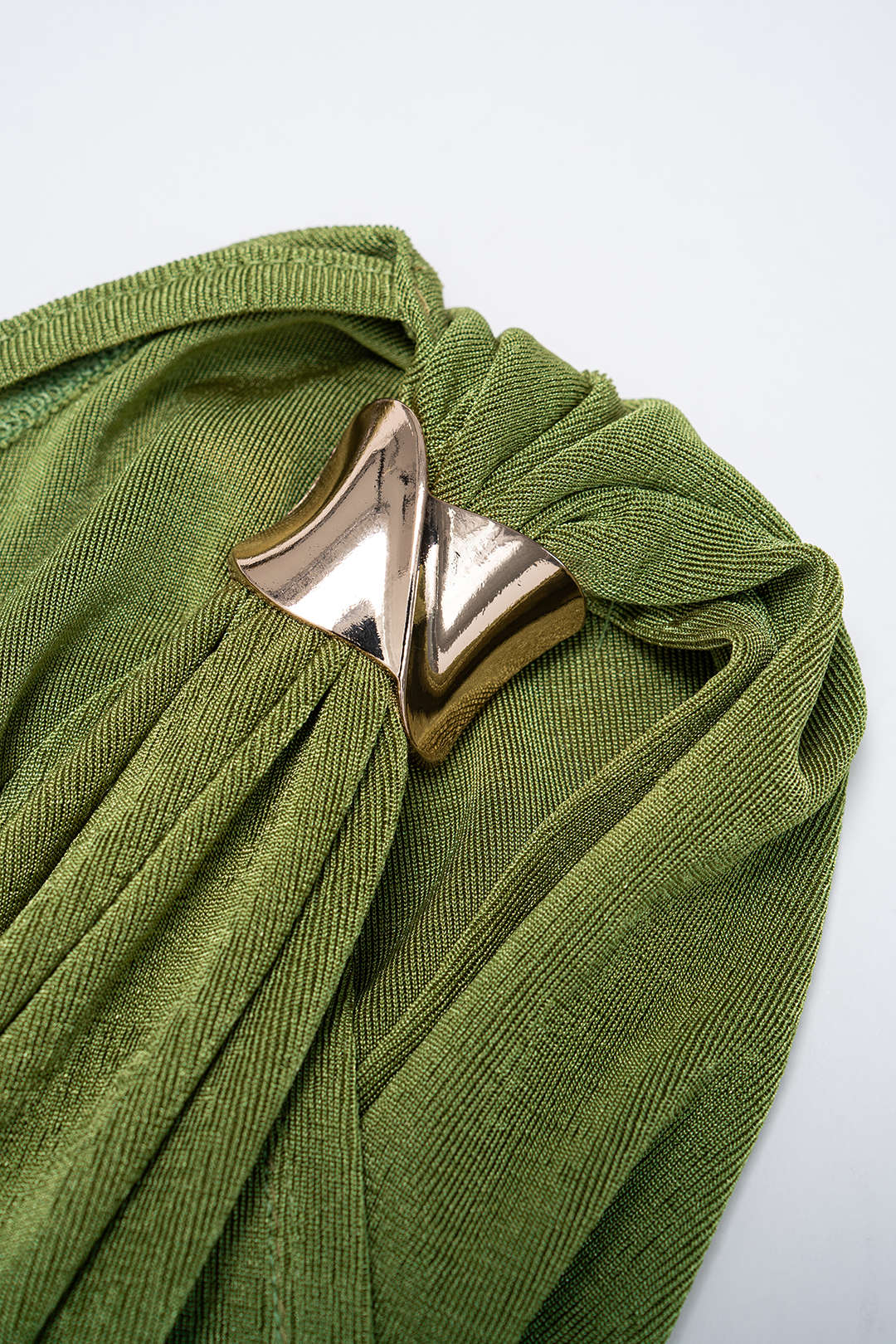 Maud - Metallic mouwloze minijurk met V-hals en ruches