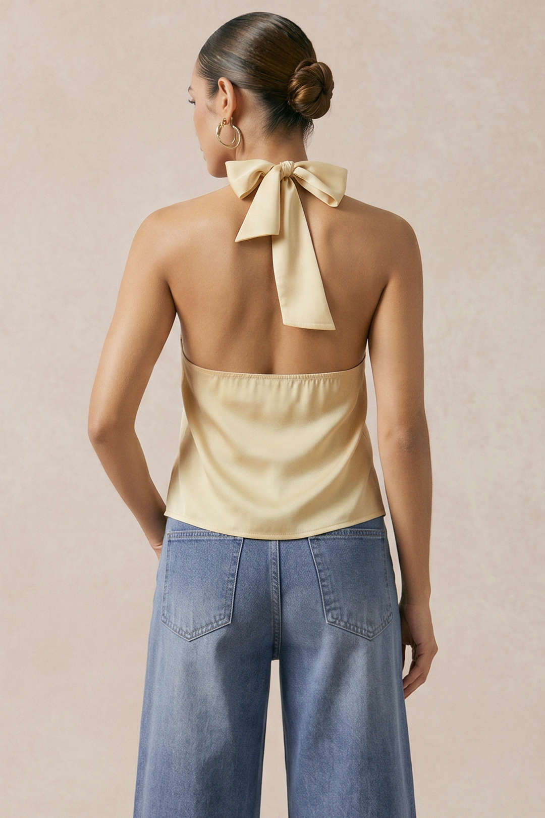Satijnen tanktop met halternek, strik en ruches