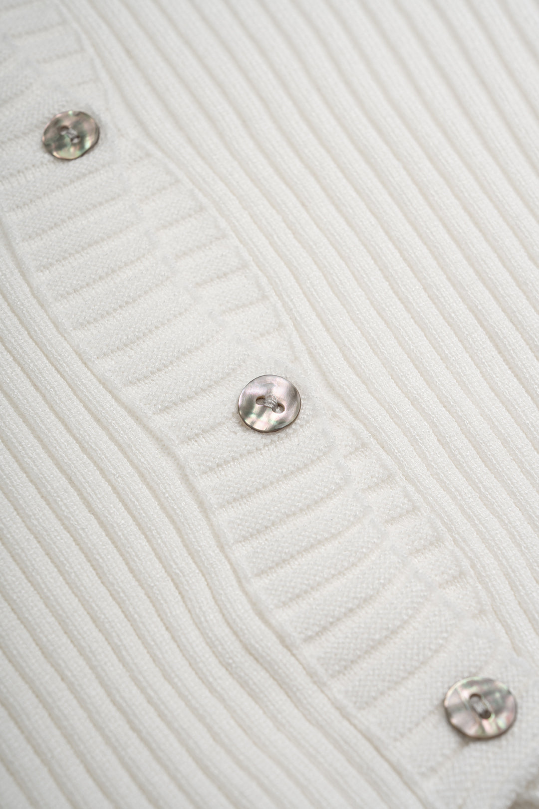 Gebreide patchwork top met kanten rand en knoopjes