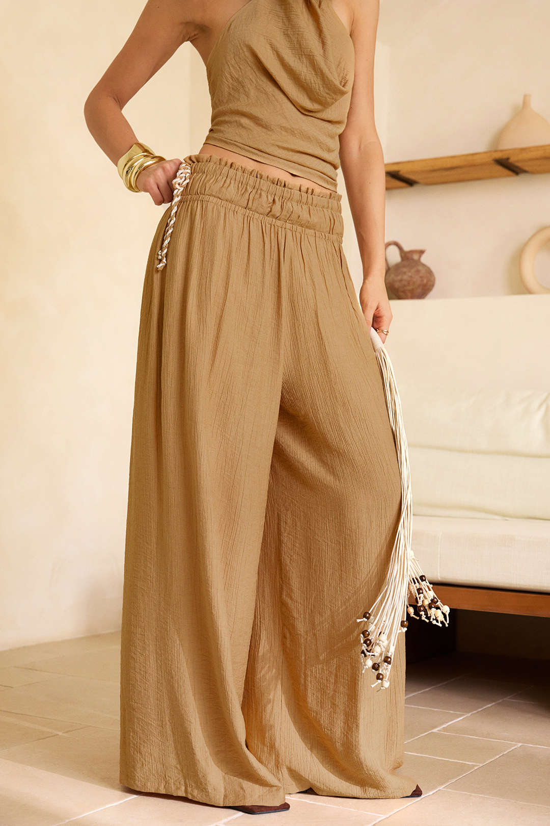 Broek met strik, smokwerk en ruches