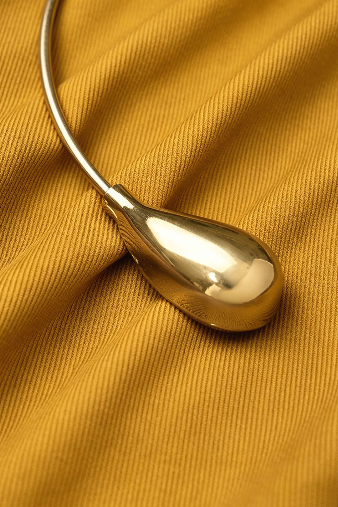 Metallic asymmetrische midijurk met één schouder en ruches