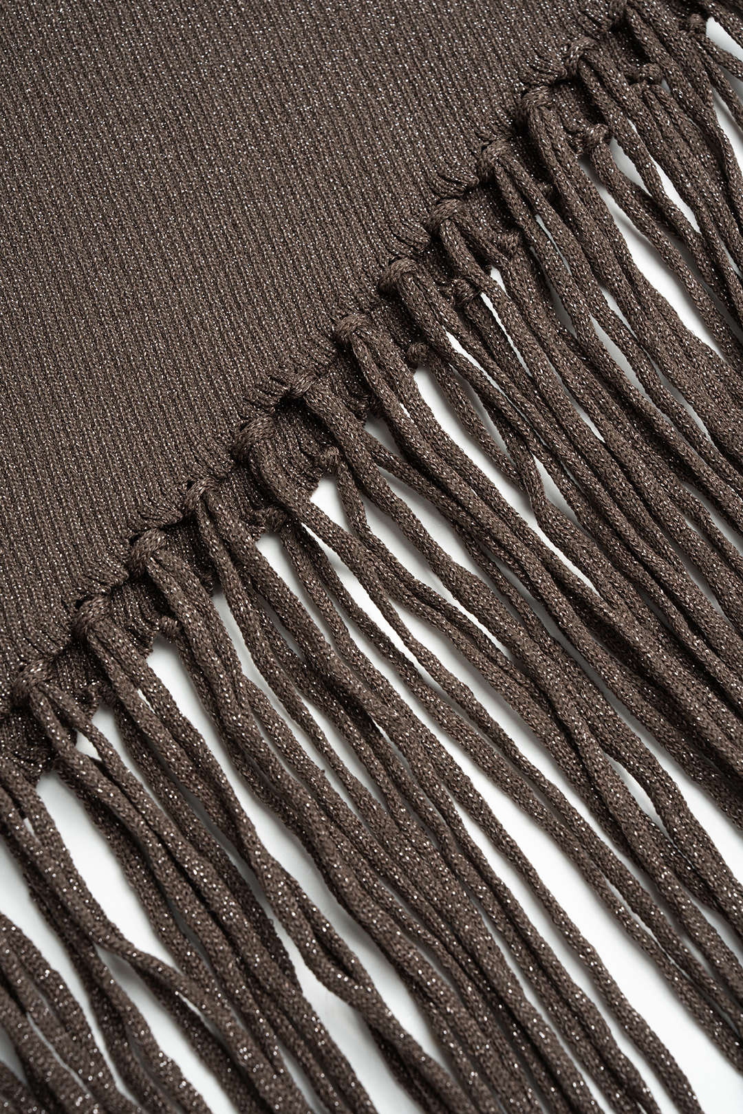 Lisa - Gebreide mouwloze midijurk met ronde hals en franjes