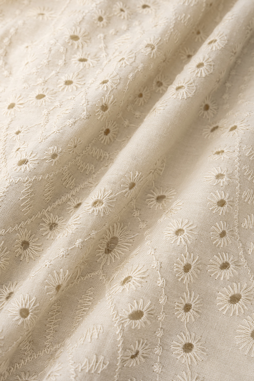 Blouse met borduursel, opengewerkt detail en lange mouwen