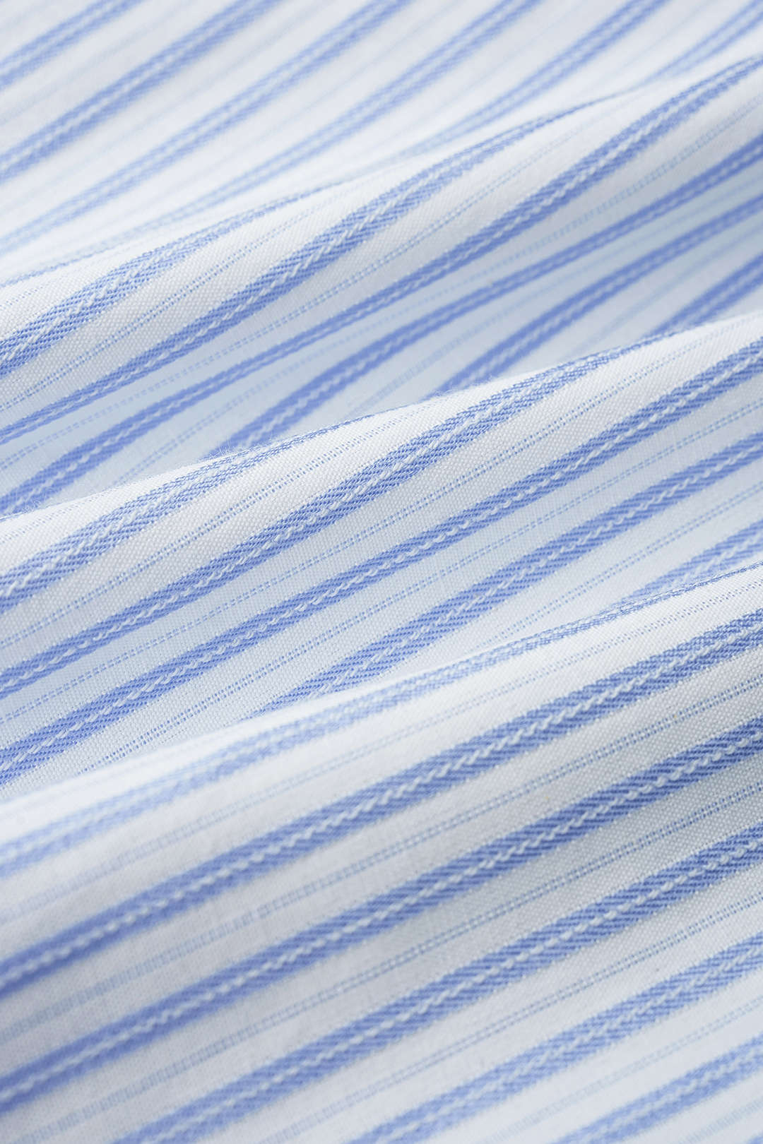 Gestreepte asymmetrische minijurk met revers en knoopjes