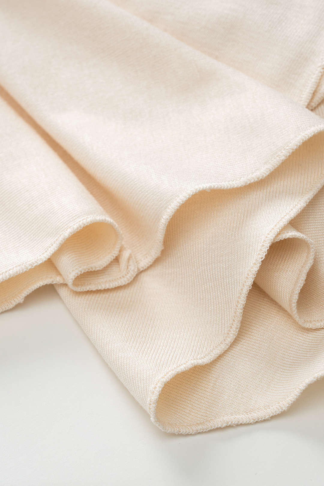 Asymmetrische midijurk met ruches en uitsnijding