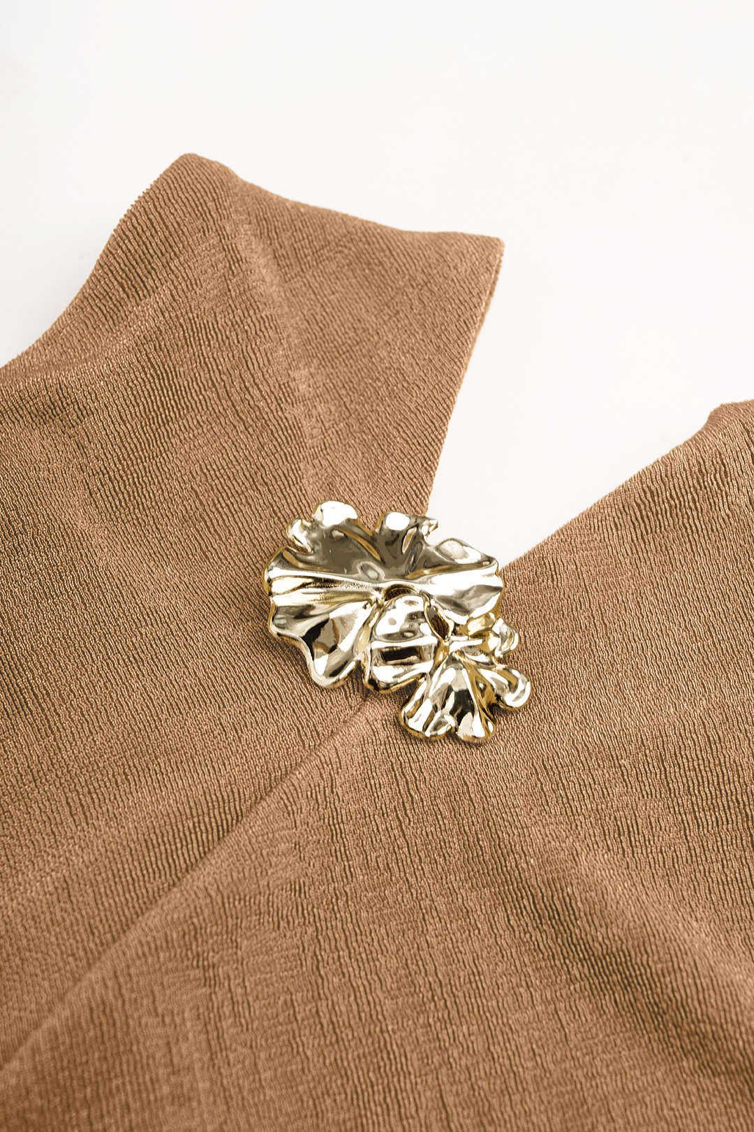 Metallic asymmetrische body met gedraaid detail