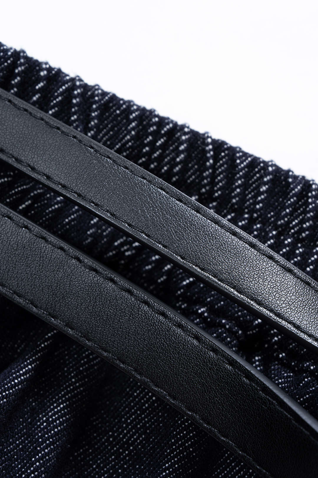 Jeans met riem en smokwerk