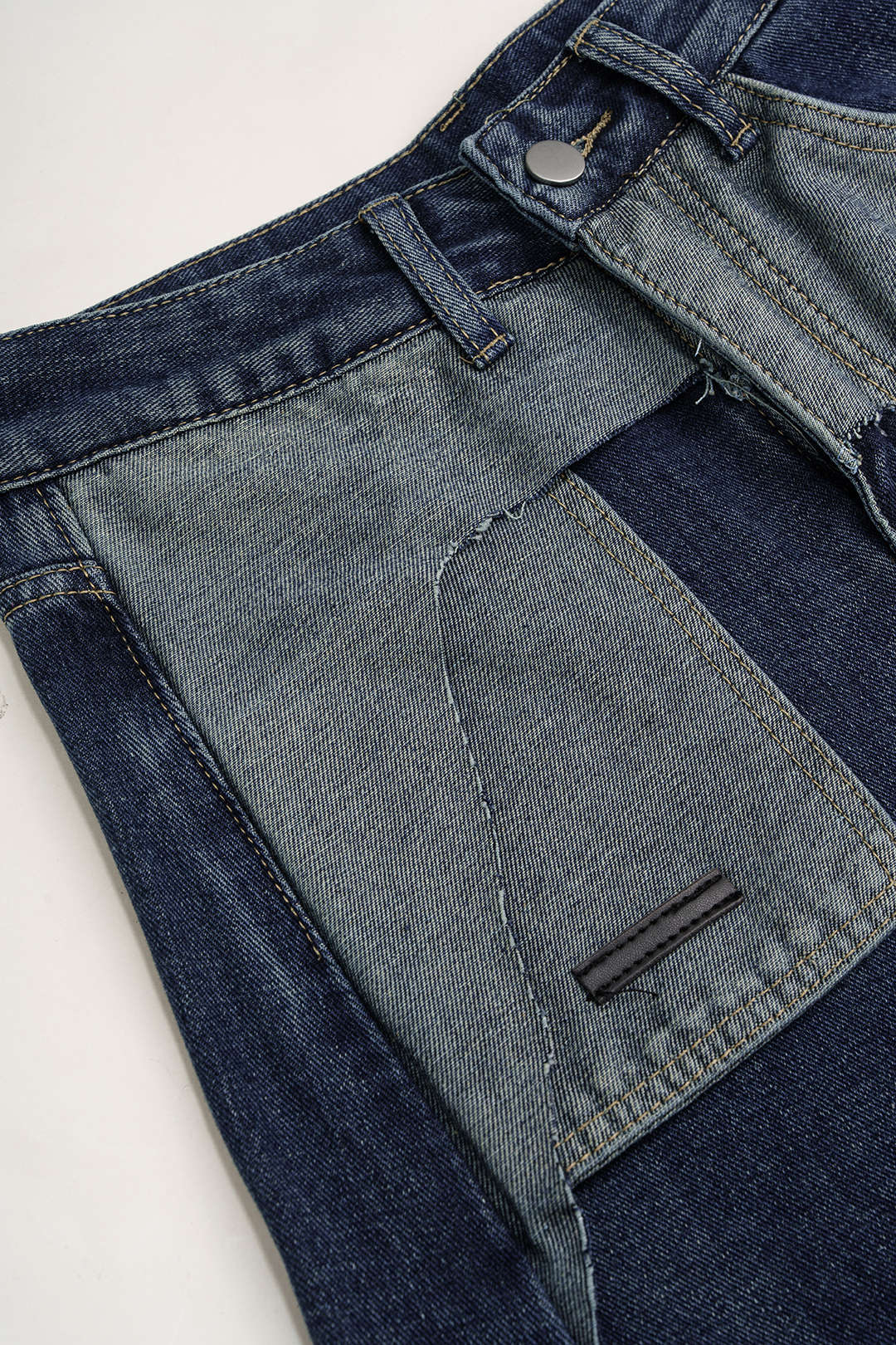 Asymmetrische jeans met rafelrand