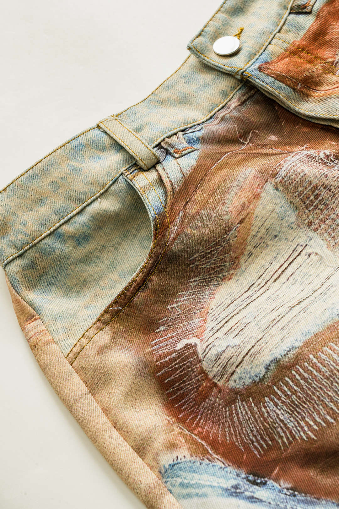 Abstracte print pantalon met knoopjes en zakken