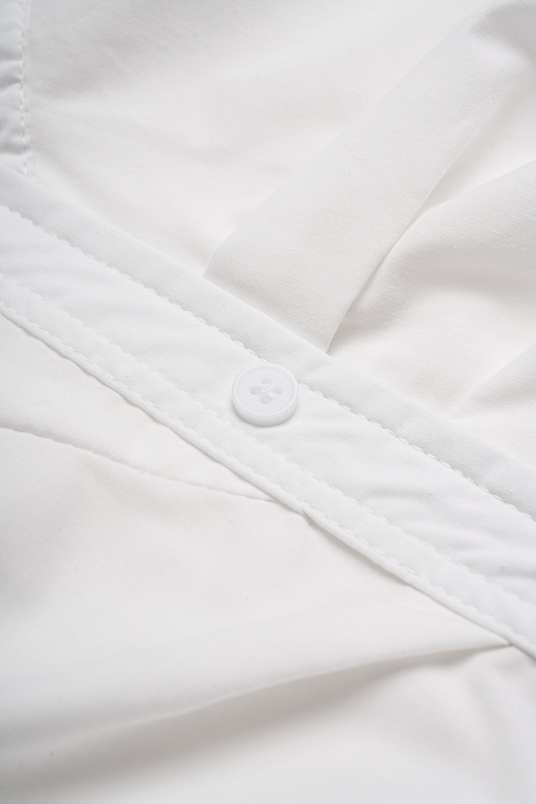 Asymmetrische blouse met knoopjes, V-hals en ruches