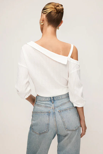 Asymmetrische, mouwloze blouse met knoopsluiting en open rug