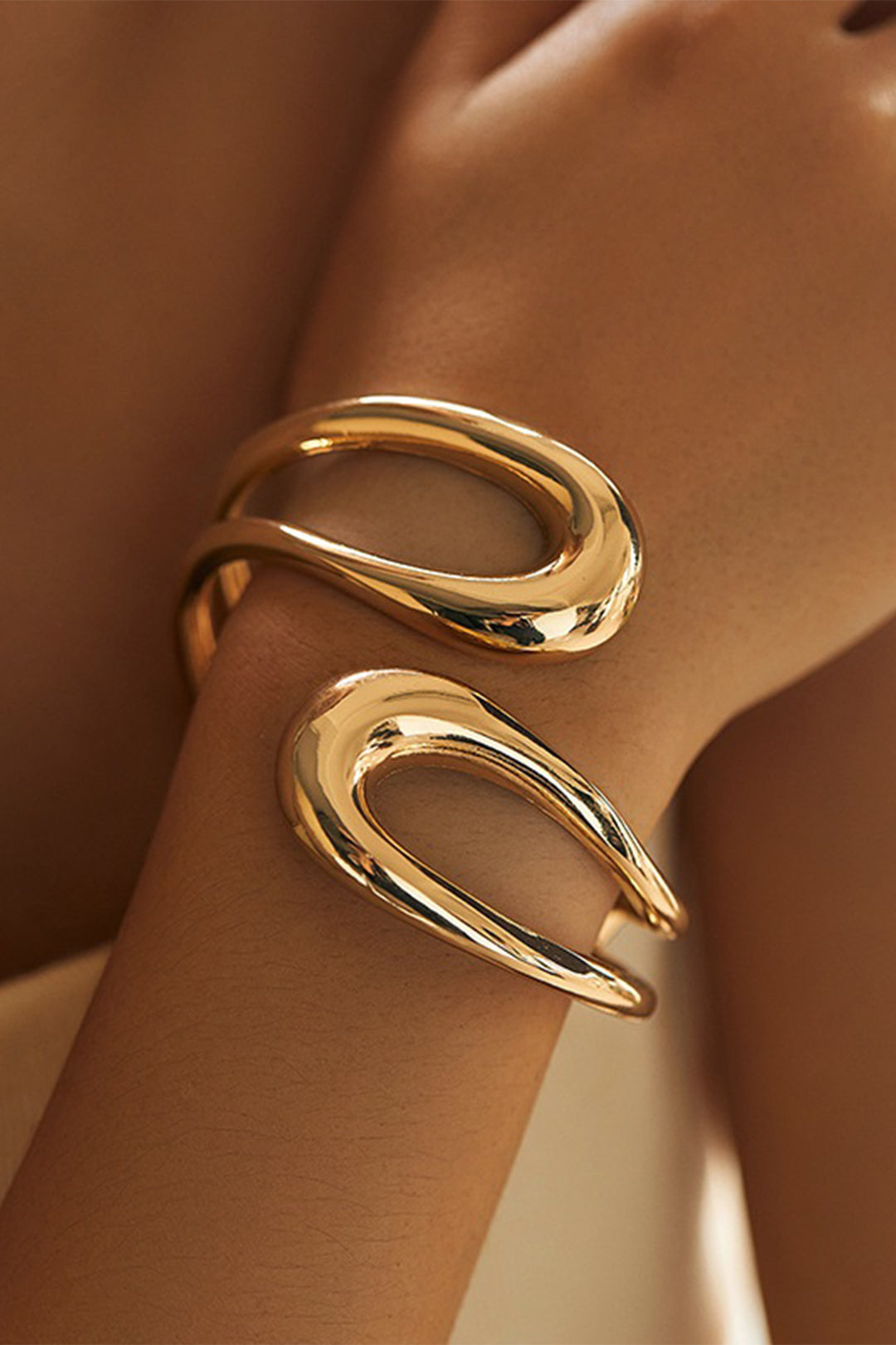 Metallic armband