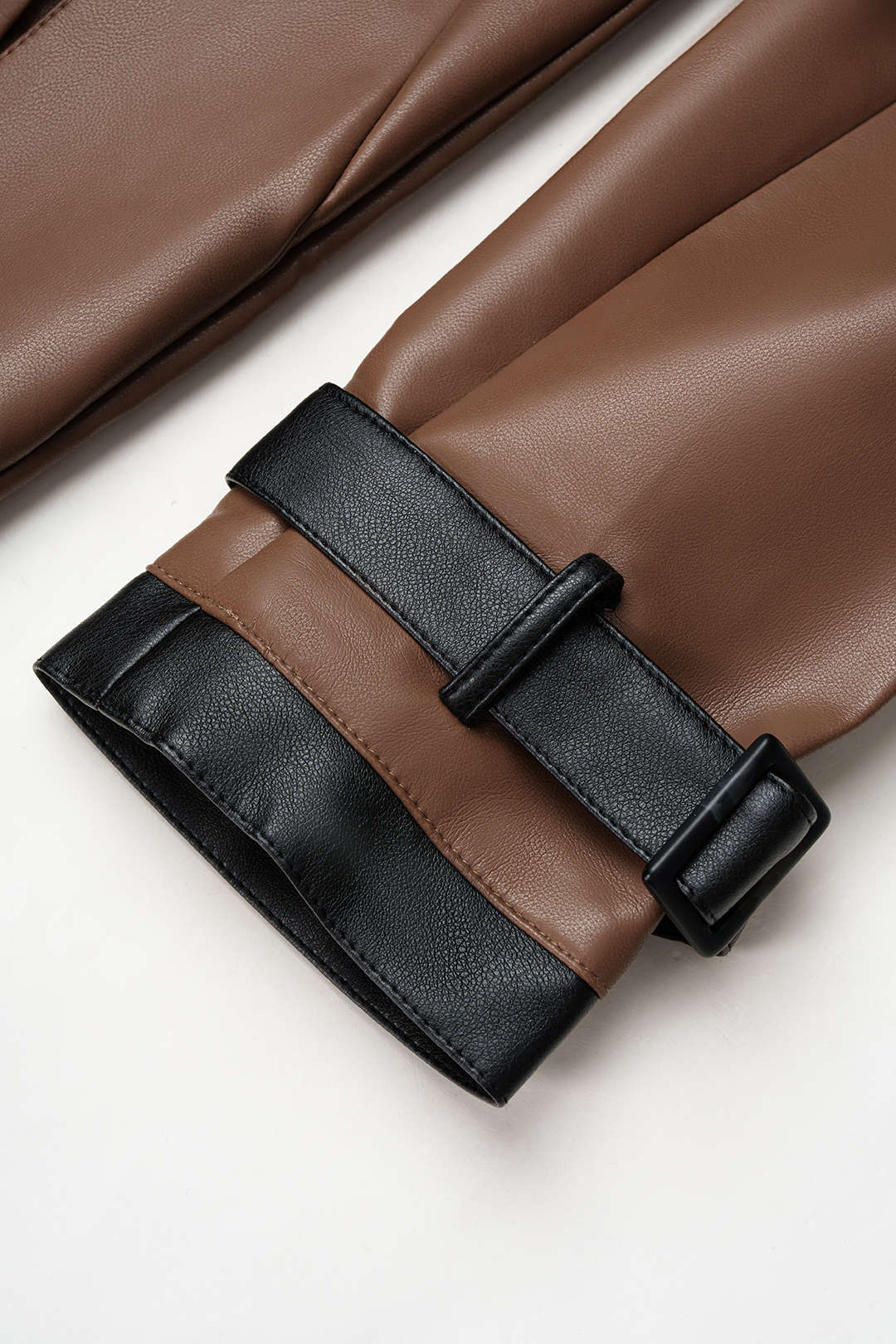 Dila - Leren-look blazer met riem