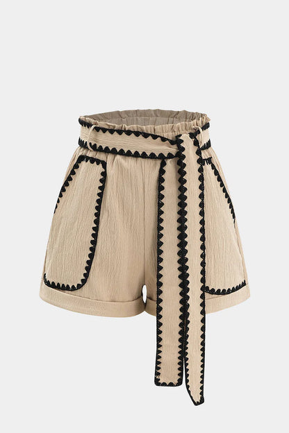 Contrasterende shorts met strik