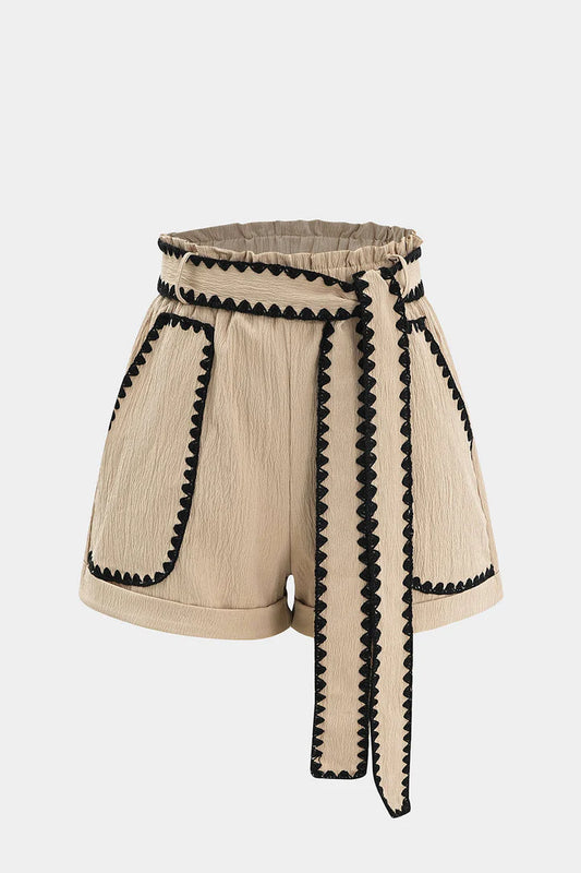 Contrasterende shorts met strik