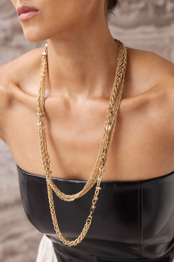 Metallic ketting met kettingdetail
