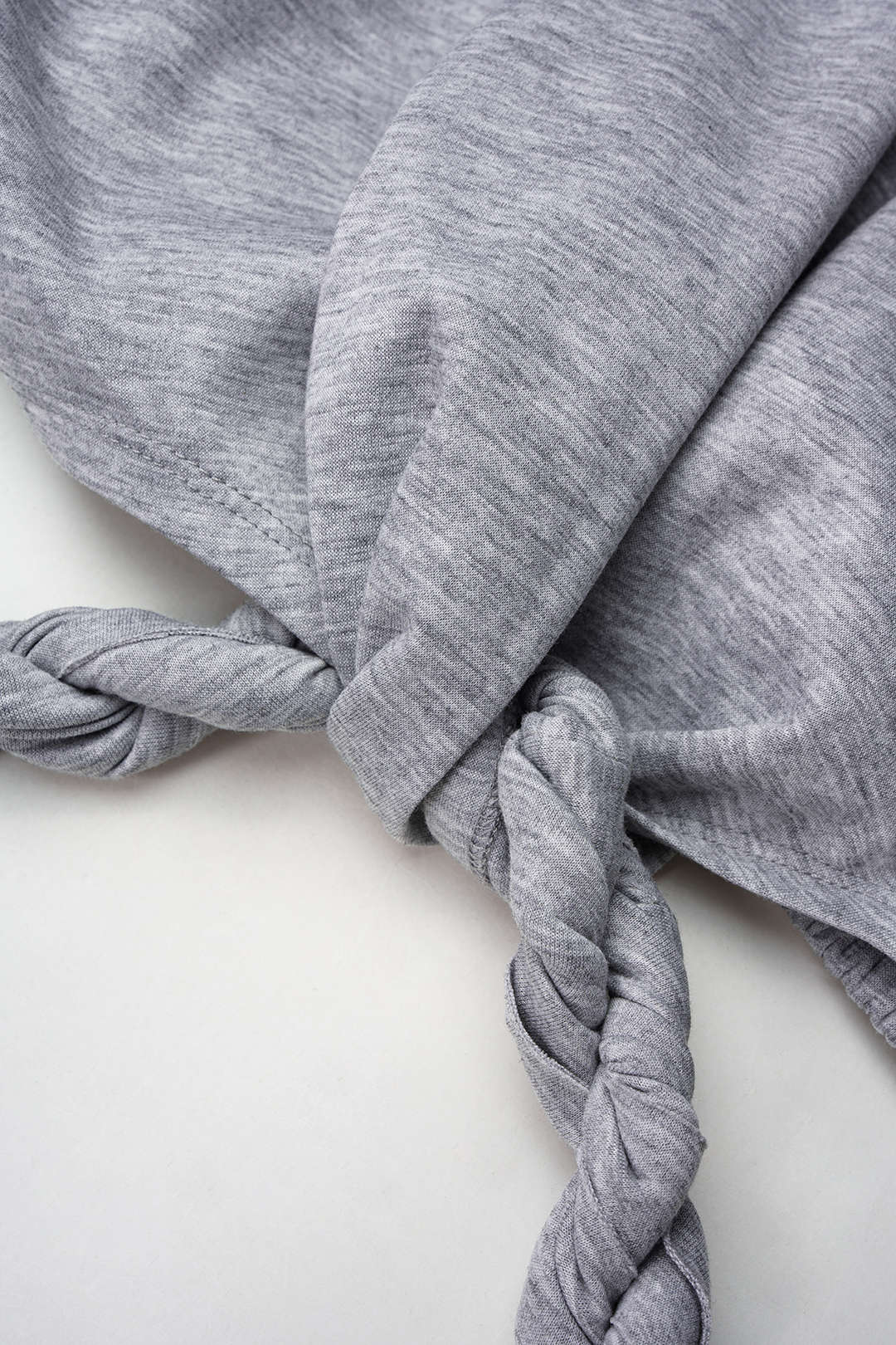 Sweater met V-hals, gedraaid detail en knoopdetail