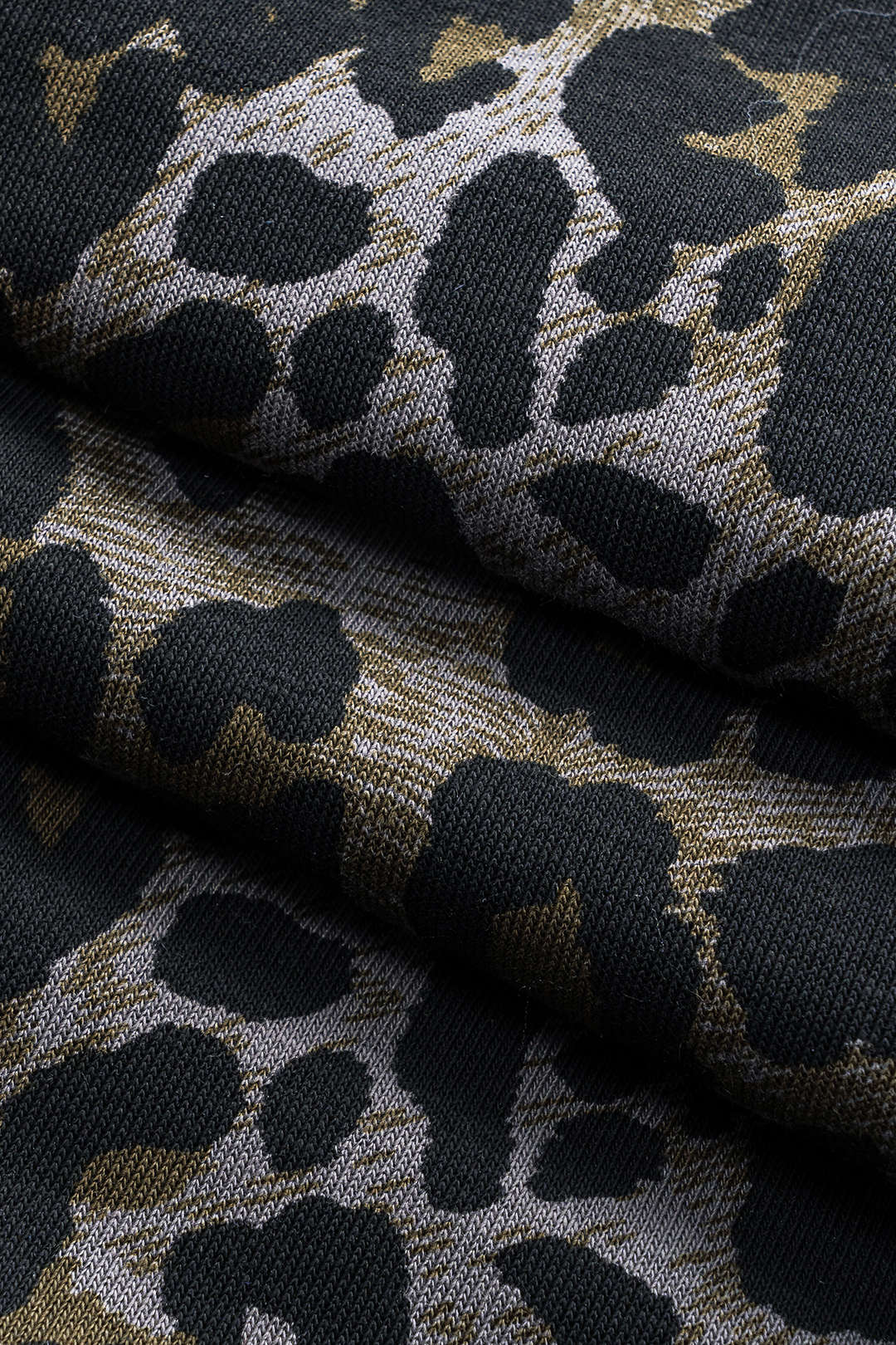 Linde - Luipaardprint jeans met knoopjes, zakken en wijde pijpen