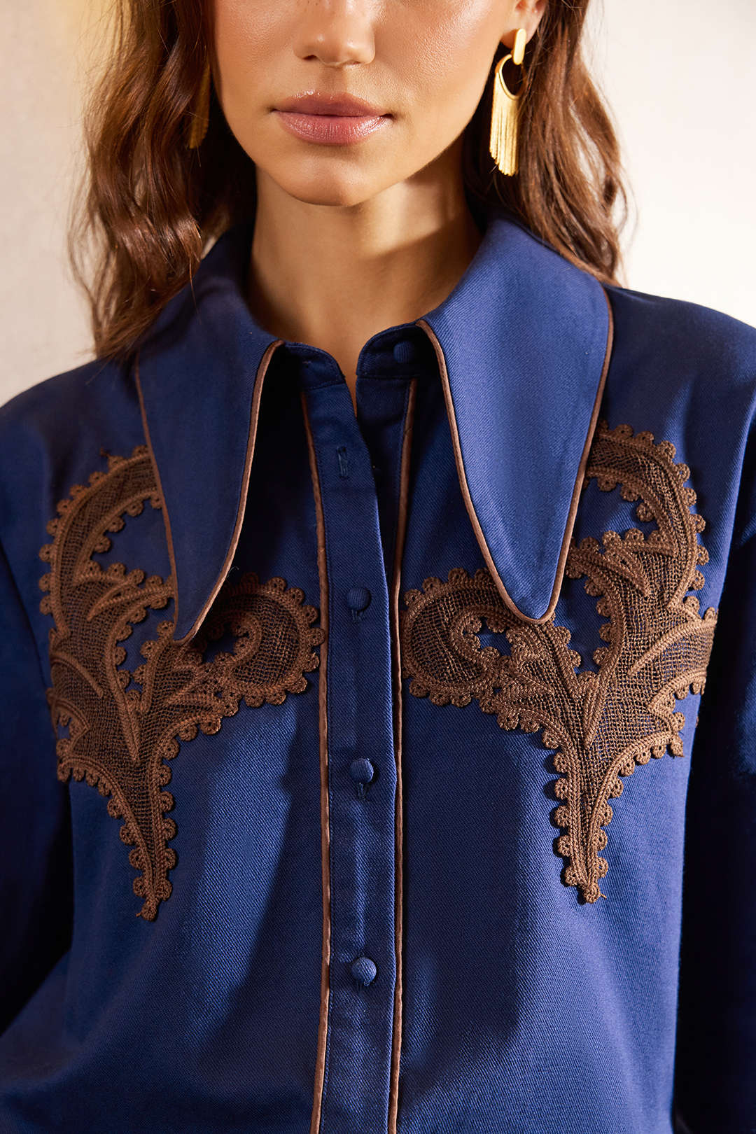Blouse met kanten rand en lange mouwen