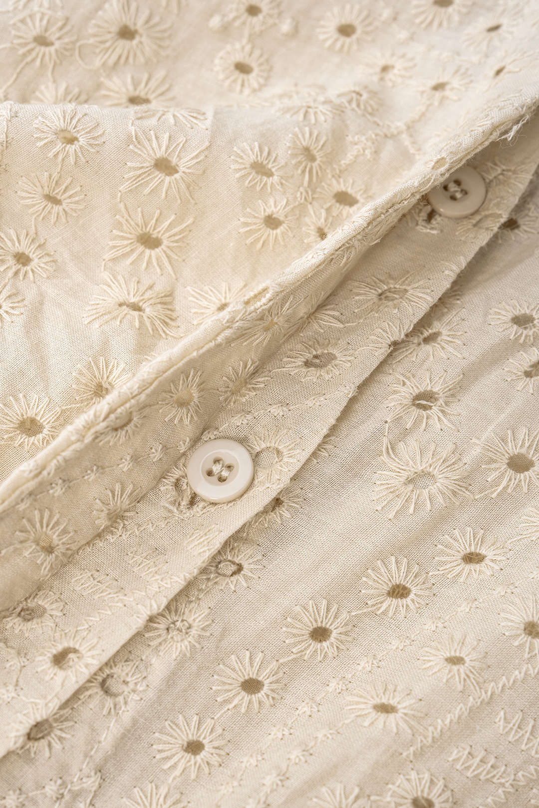 Blouse met borduursel, opengewerkt detail en lange mouwen