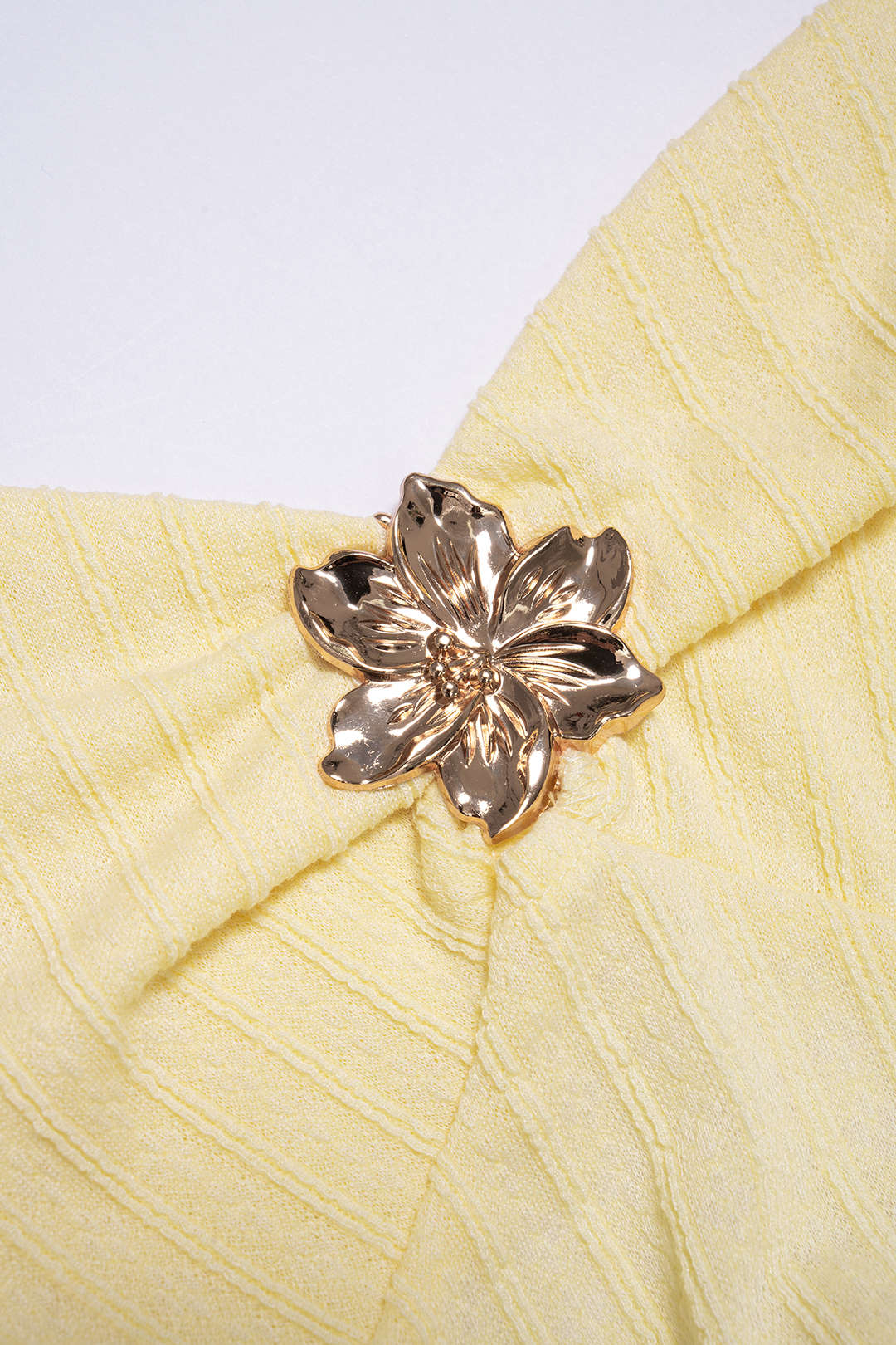 Metallic top met halternek en ruches