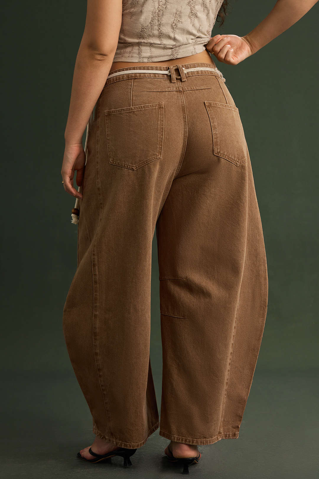 Jeans met kralen en riem