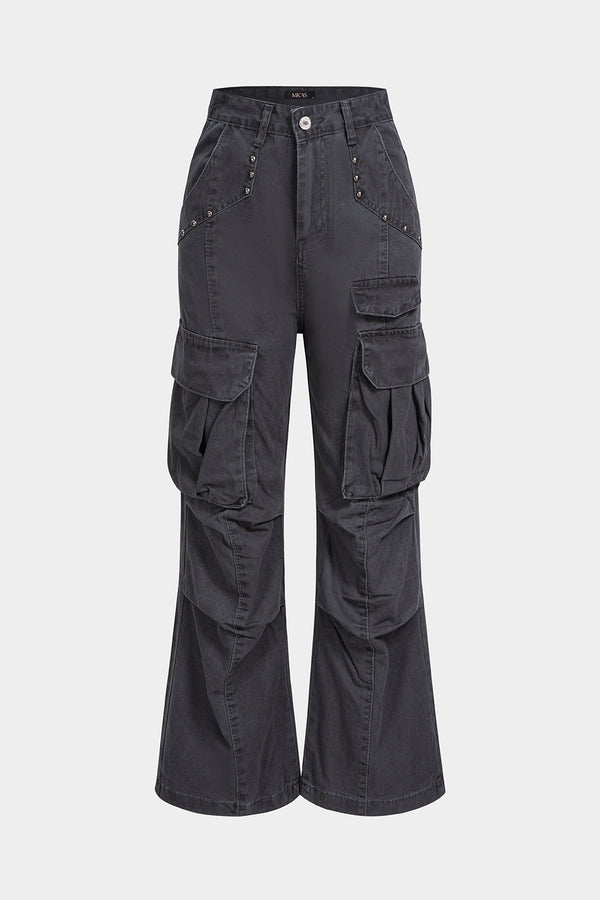 Broek met zakken, studs en wijde pijpen