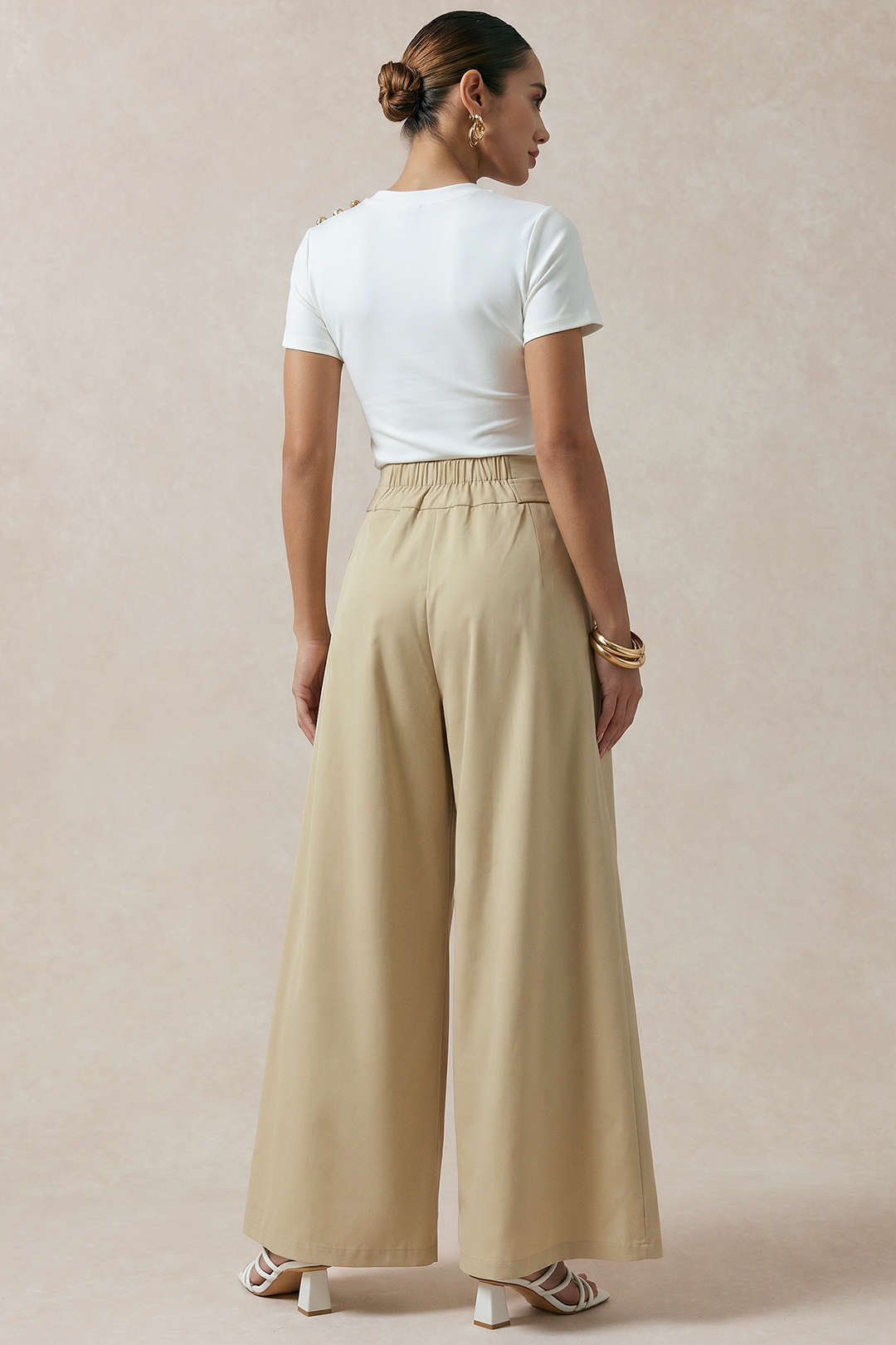 Effen broek met knoopjes en wijde pijpen