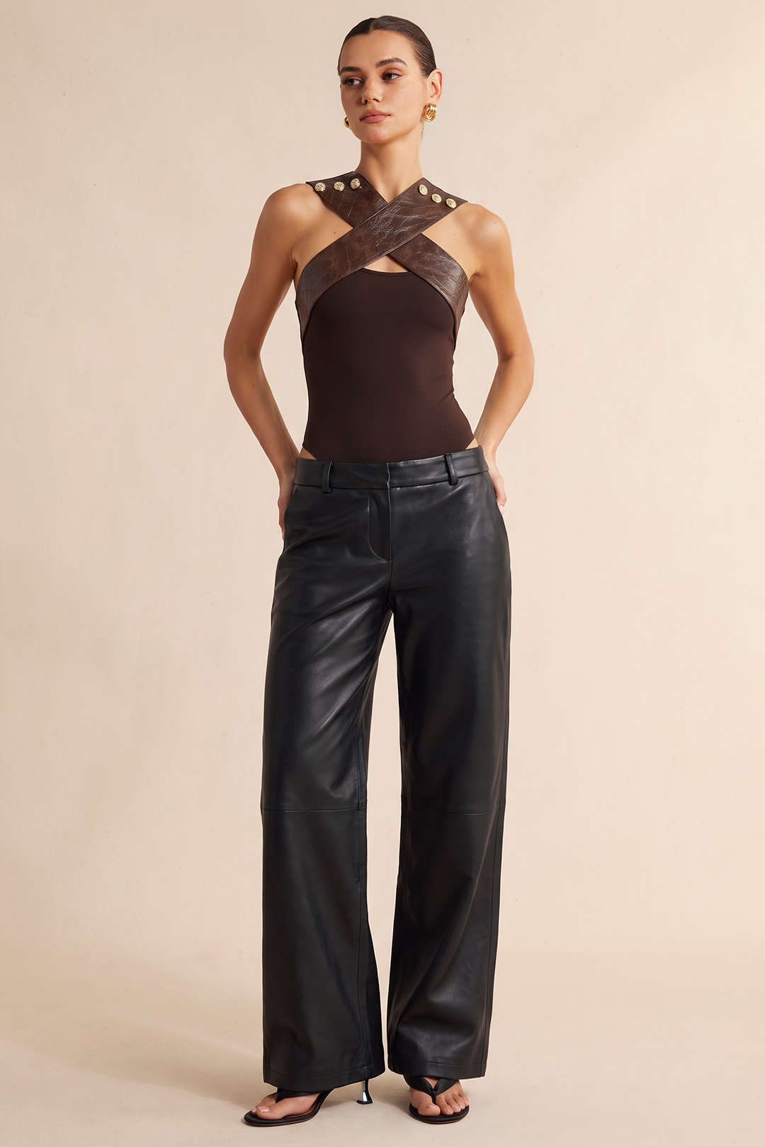 Leren-look metallic body