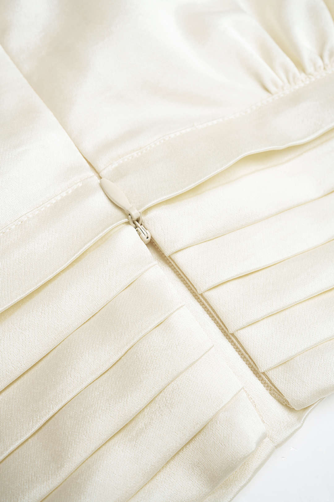 Satijnen asymmetrische tanktop met ruches
