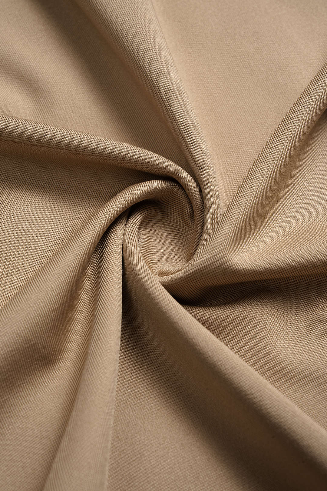 Pantalon met ruches, gedraaid detail en knoopdetail
