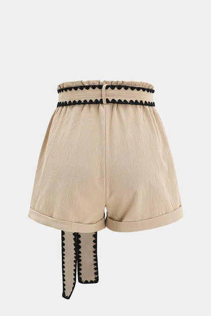Contrasterende shorts met strik