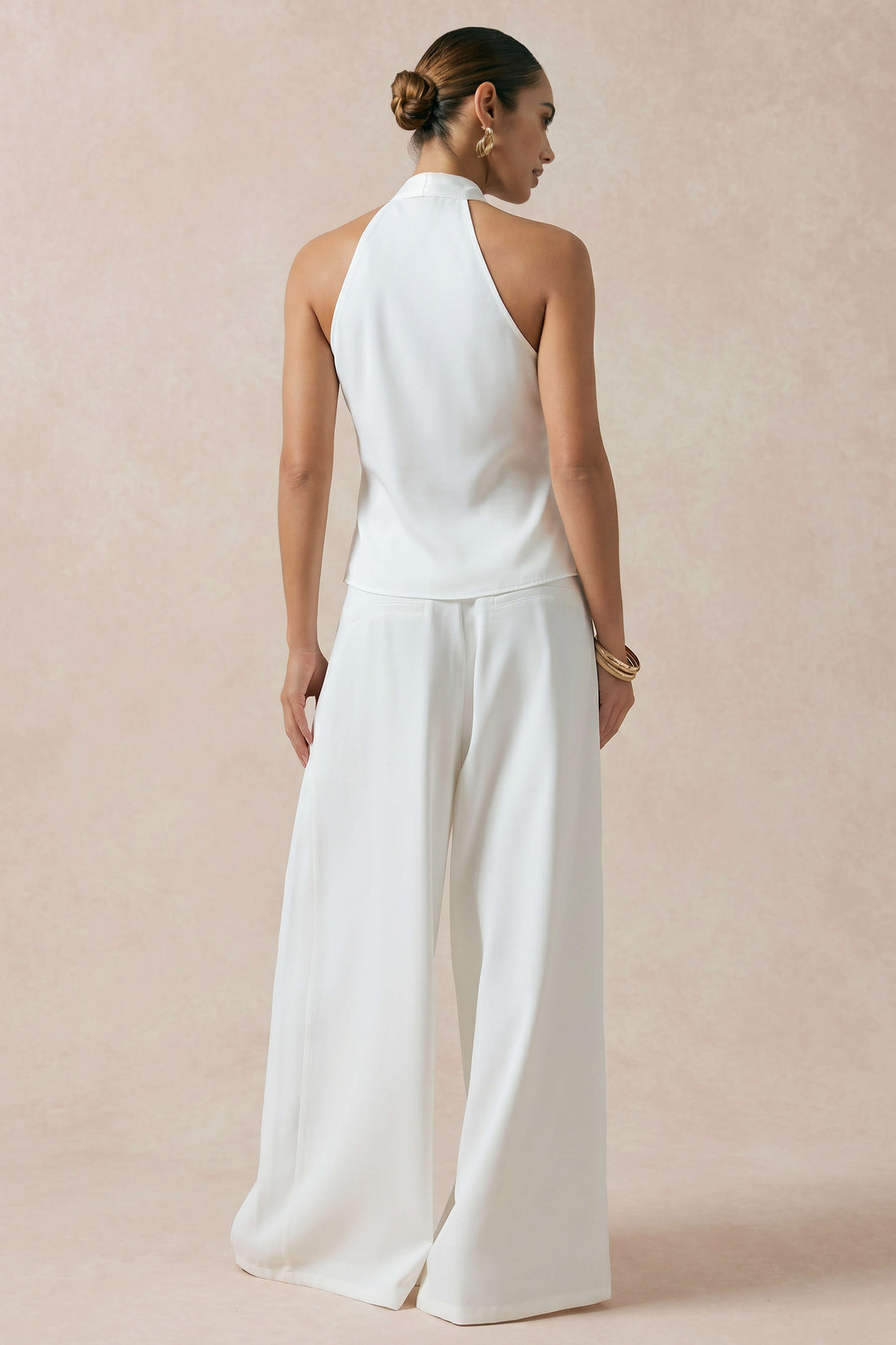 Satijnen asymmetrische tanktop met halternek en V-hals