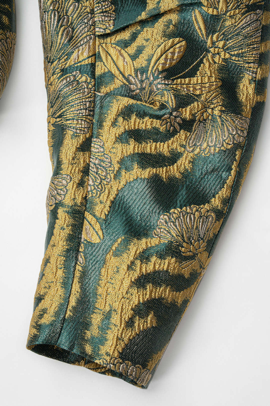 Jacquard metallic jasje met reverskraag en knoopjes