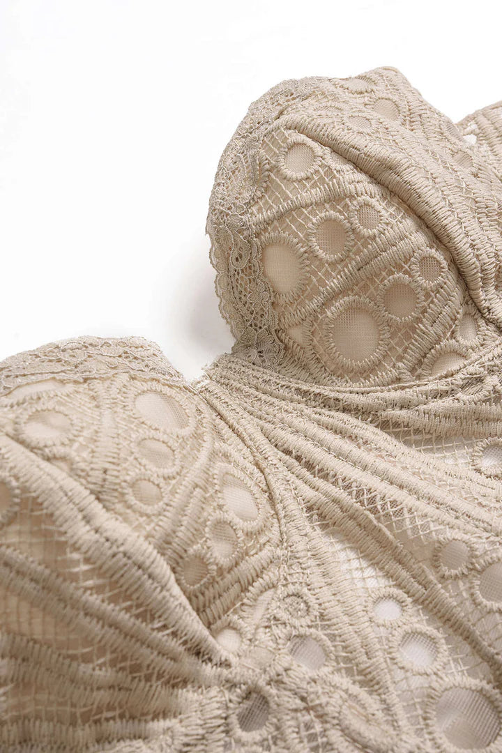 Bustiercorset met kanten afwerking en strik op de rug.