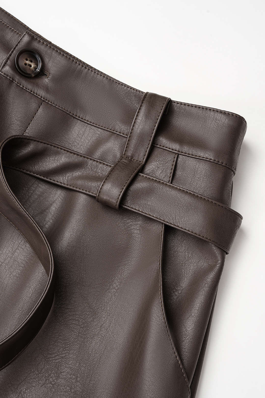 Leren-look broek met ruches, zakken en ballonmodel