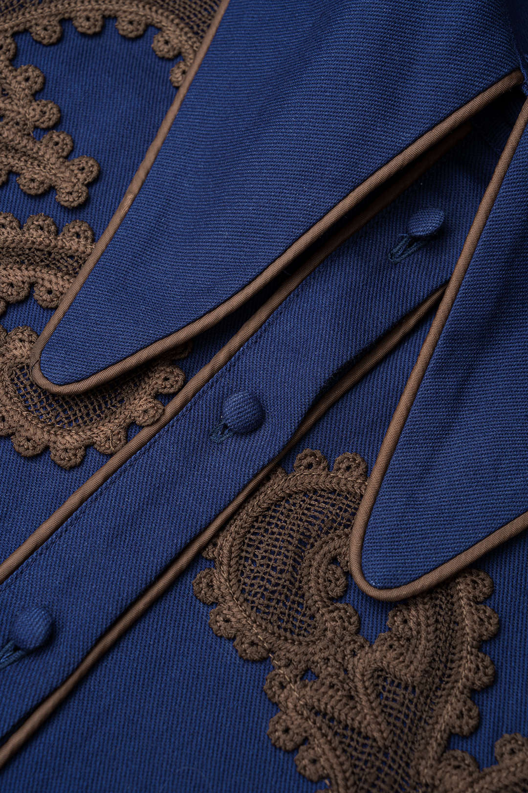 Blouse met kanten rand en lange mouwen