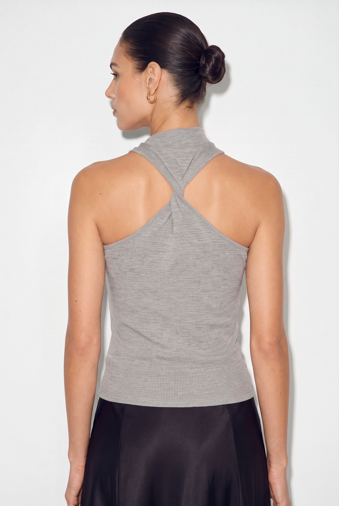 Asymmetrische tanktop met uitsnijding