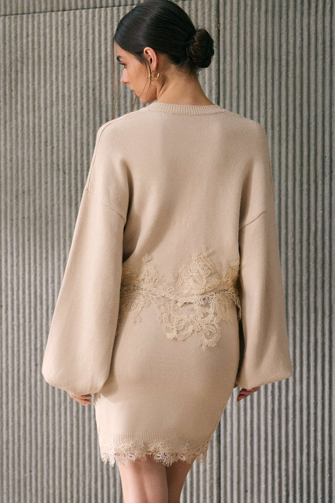 Lara - Gebreide patchwork top met kant, V-hals en lange mouwen