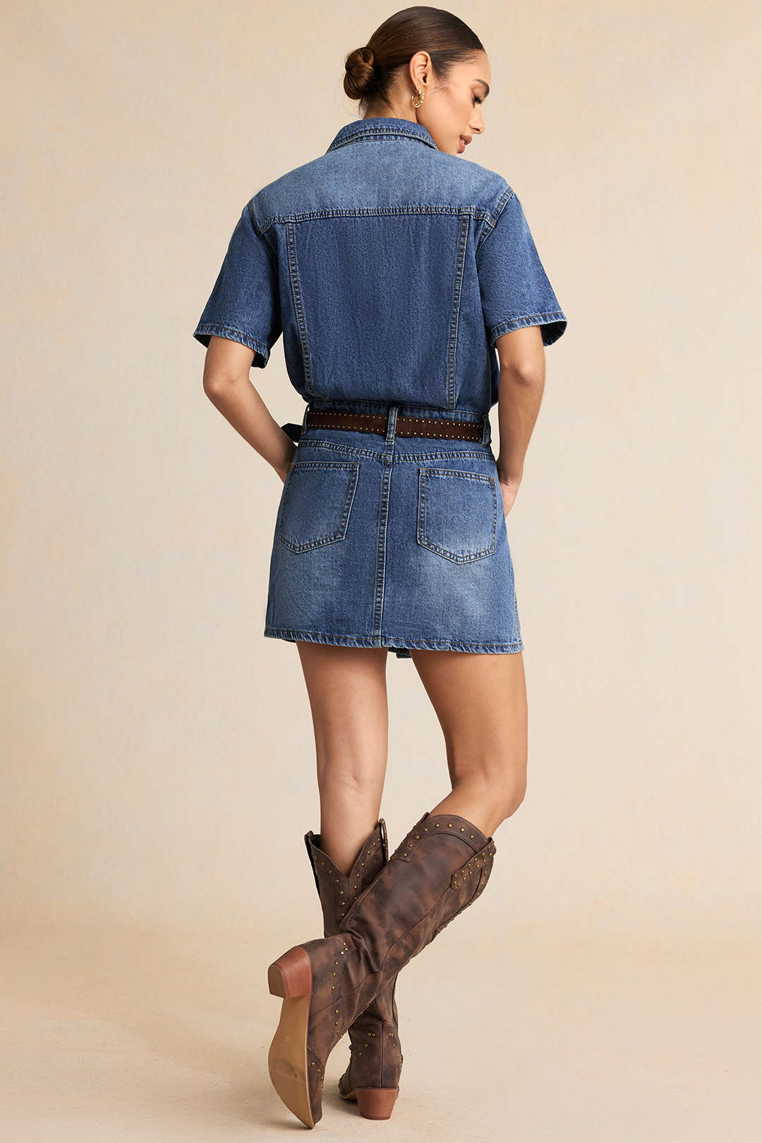 Denim minijurk met knoopjes, zakken en riem