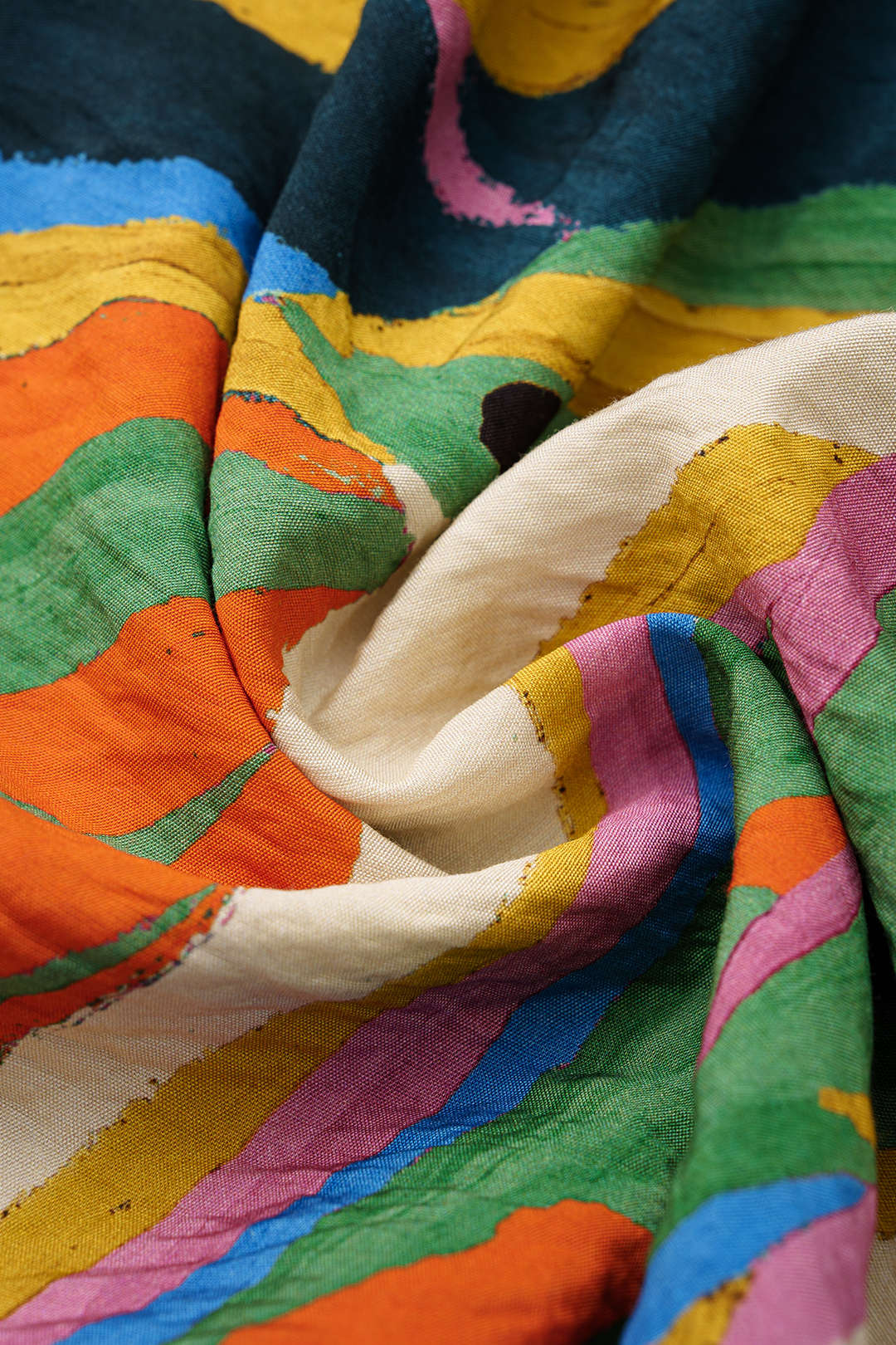 Mouwloze playsuit met knoopjes, halternek en ruches