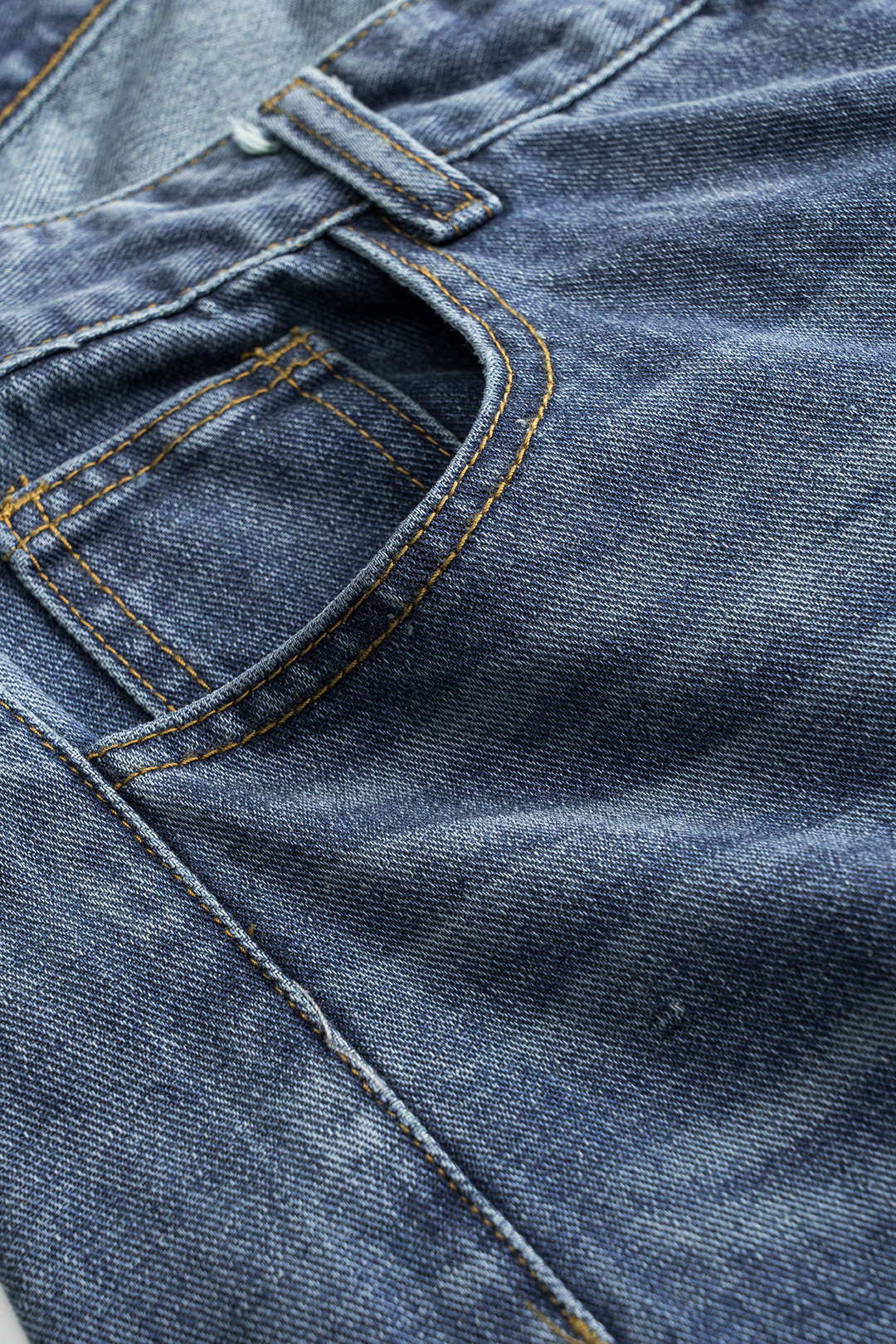Asymmetrische jeans met hoge taille en rechte pijp