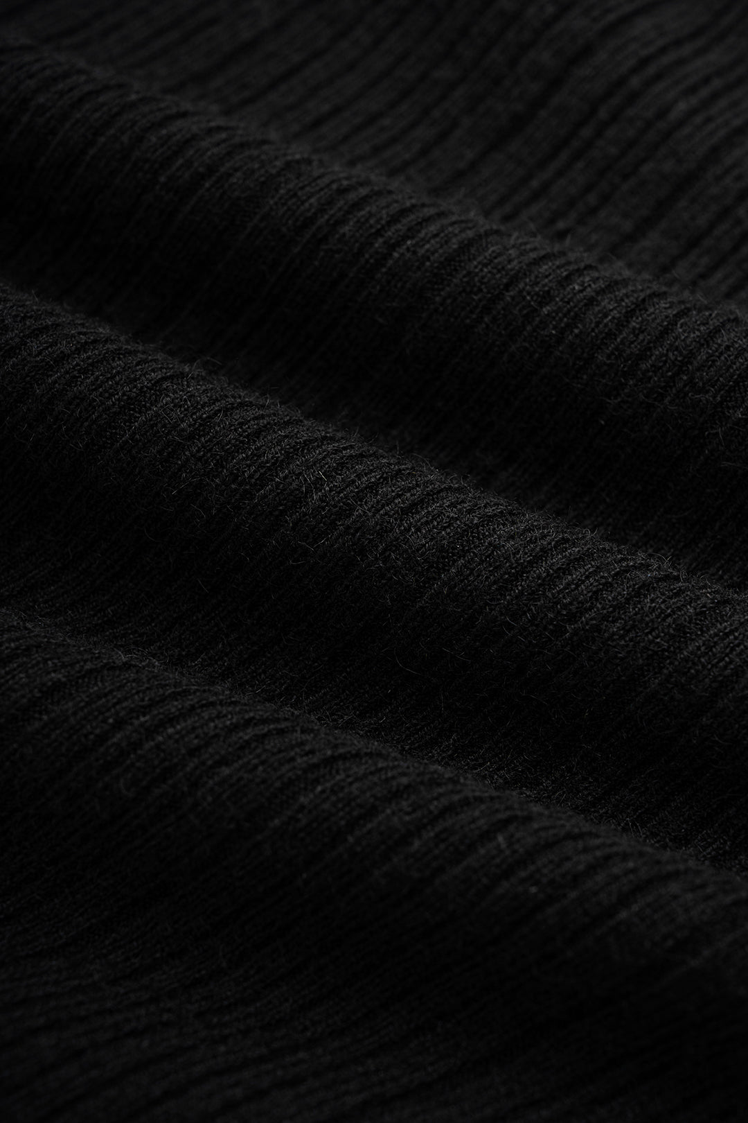 Sanne - Gebreide asymmetrische top met riem en lange mouwen
