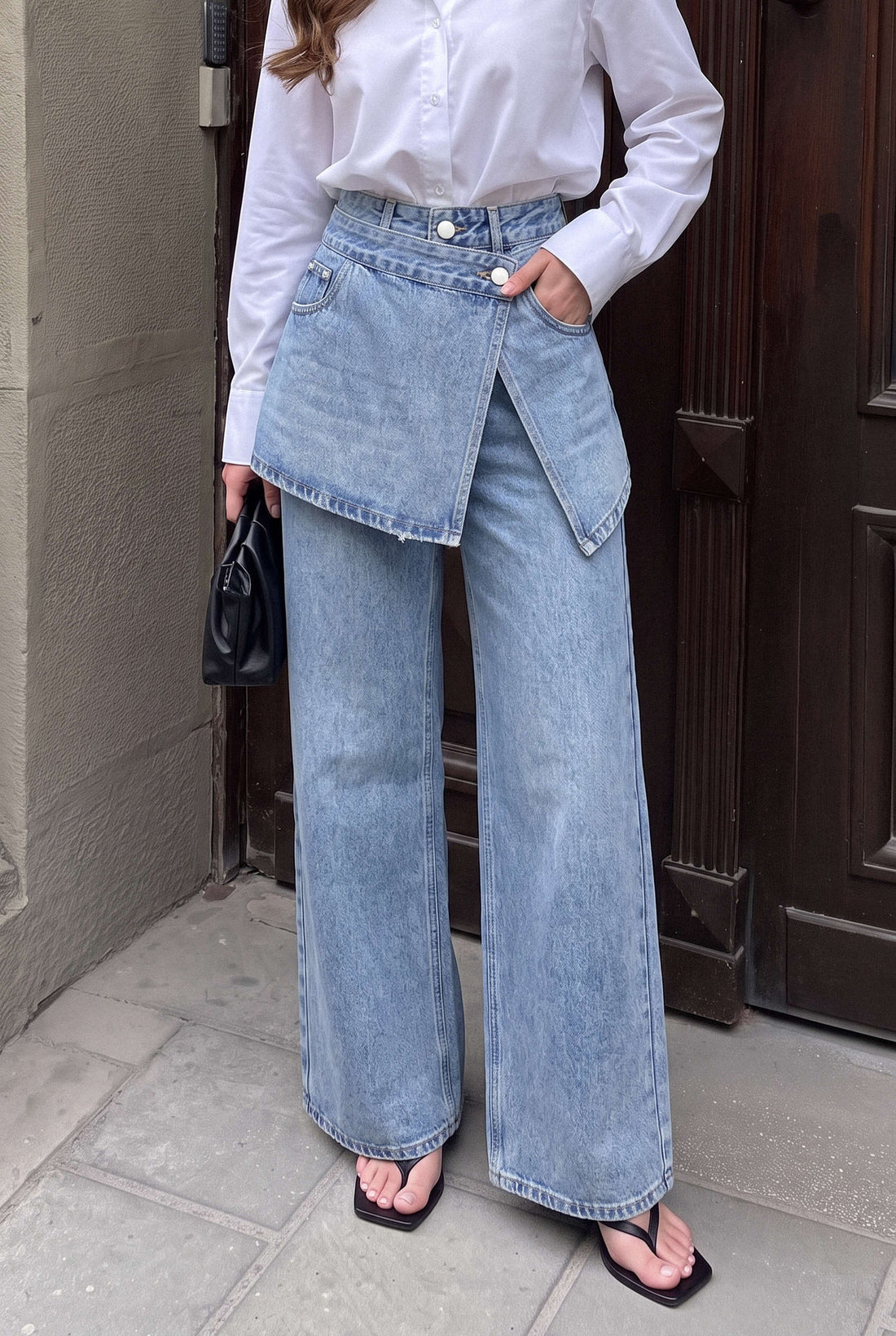 Asymmetrische jeans met hoge taille, zakken en wijde pijpen