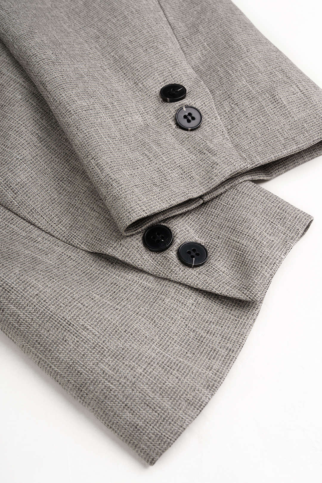Ilse - Asymmetrische blazer met knoopjes