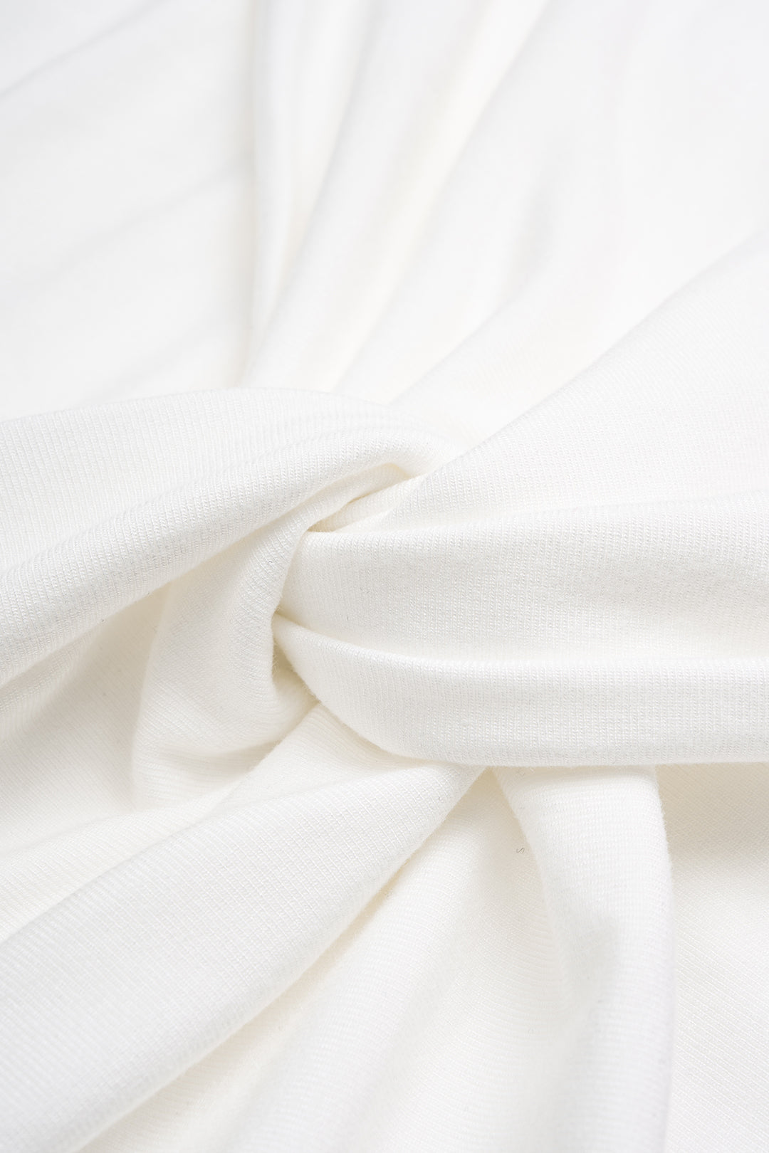 Effen top met gedraaid detail en knoopdetail