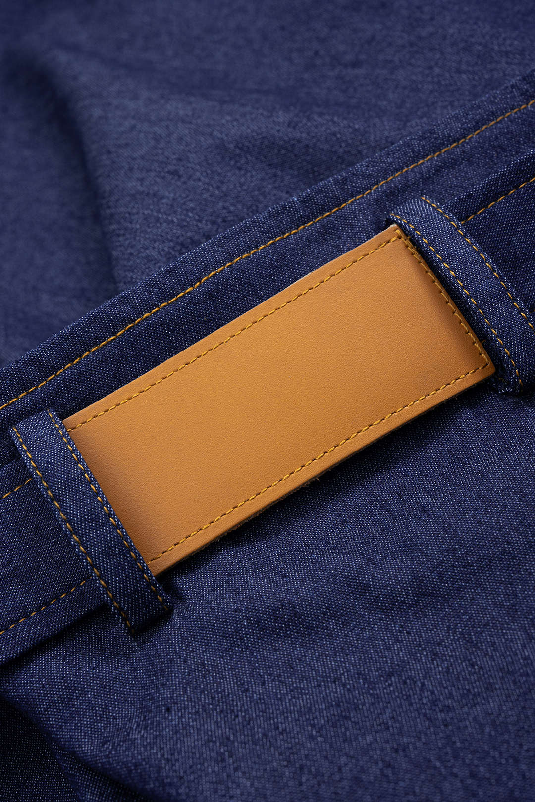 Denim asymmetrische maxijurk met ruches, riem en rits